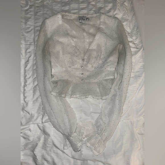 White blouse - Picture 1 of 2